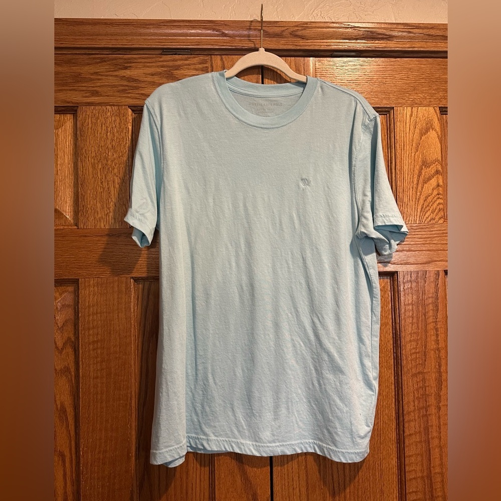 American Eagle Light Blue Men's T-Shirt Size Medium